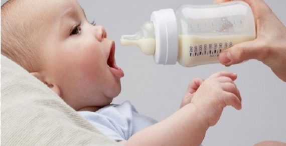 Bé 10 tháng uống bao nhiêu sữa 1 ngày là đủ? Bí quyết chăm trẻ hay